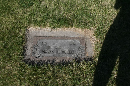 Harvey Dokken
 Grave