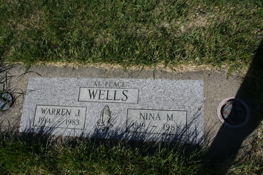 Warren Wells and Nina Wells Grave